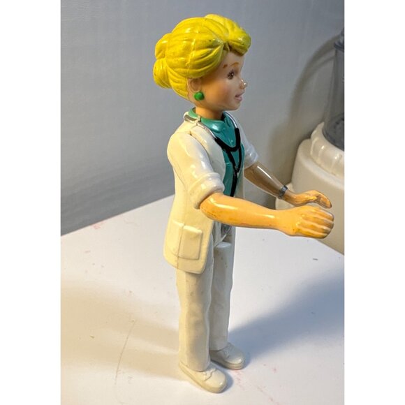 Playskool Woman Doctor Nurse Dollhouse Blonde People Doll 1994 - Picture 2 of 6